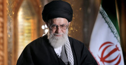 خامنئي يلوّح: قادرون على ضرب المواقع الأمريكية الحيوية في المنطقة