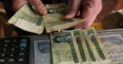 Iranian Rial loses over 10% against Euro, Dollar