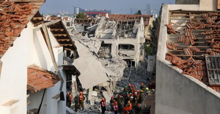 حرب اسرائيل وايران تلقي بظلالها على أسعار النفط والذهب العالمية