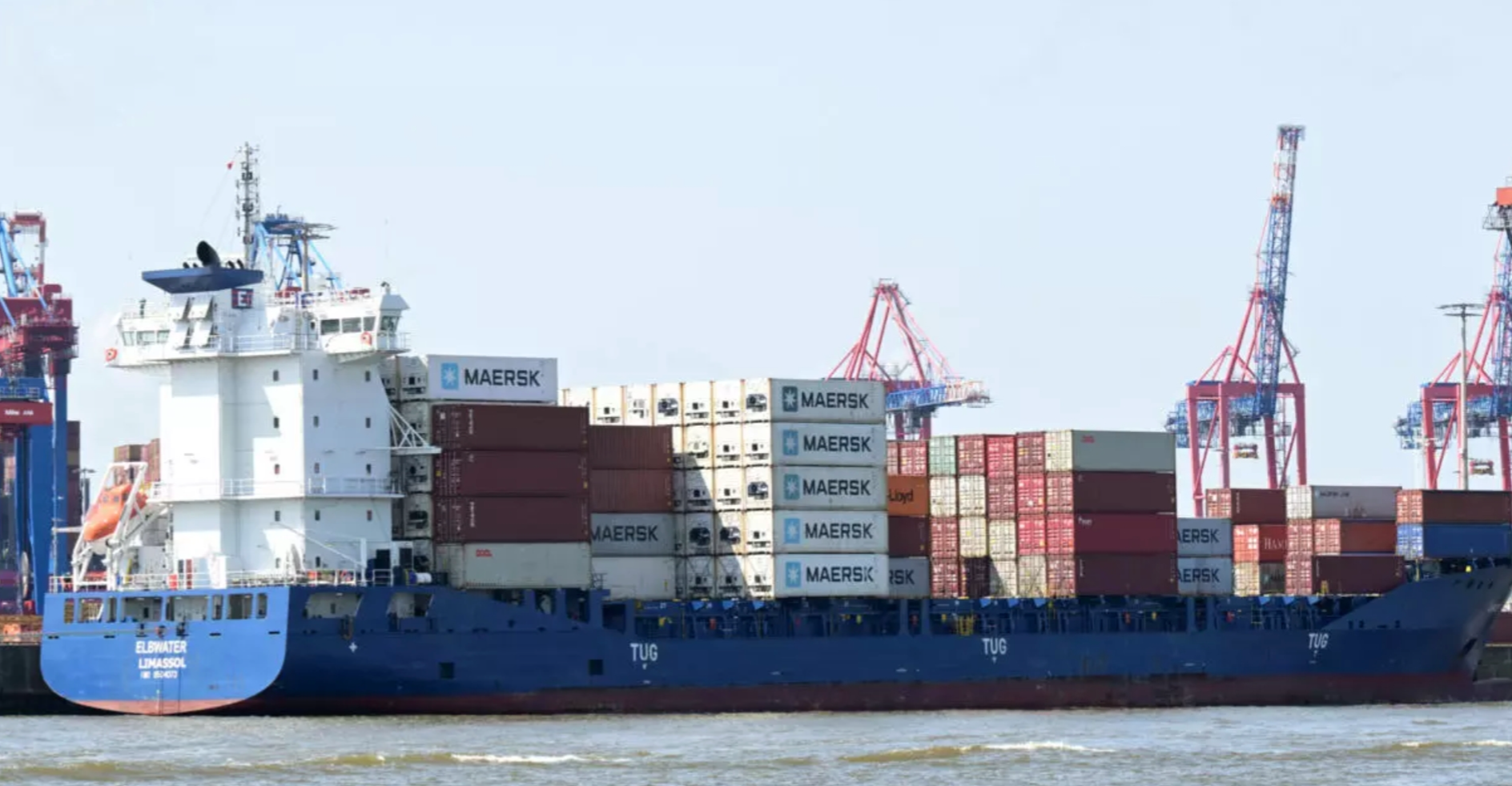 ثاني أكبر شركة شحن بحري في العالم تعلق رحلاتها إلى إسرائيل