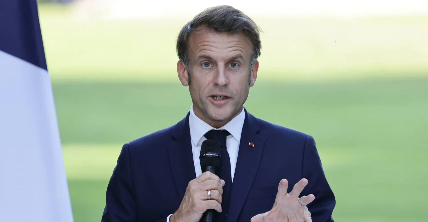 ماكرون.. اتصالات خليجية ومطالبة طهران بإطلاق رهينتين فرنسيتين