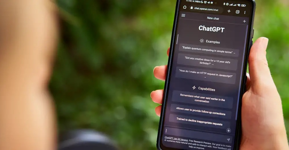 دراسة تحذر.. نتائج "غير سارة" من تأثير ChatGPT على الدماغ