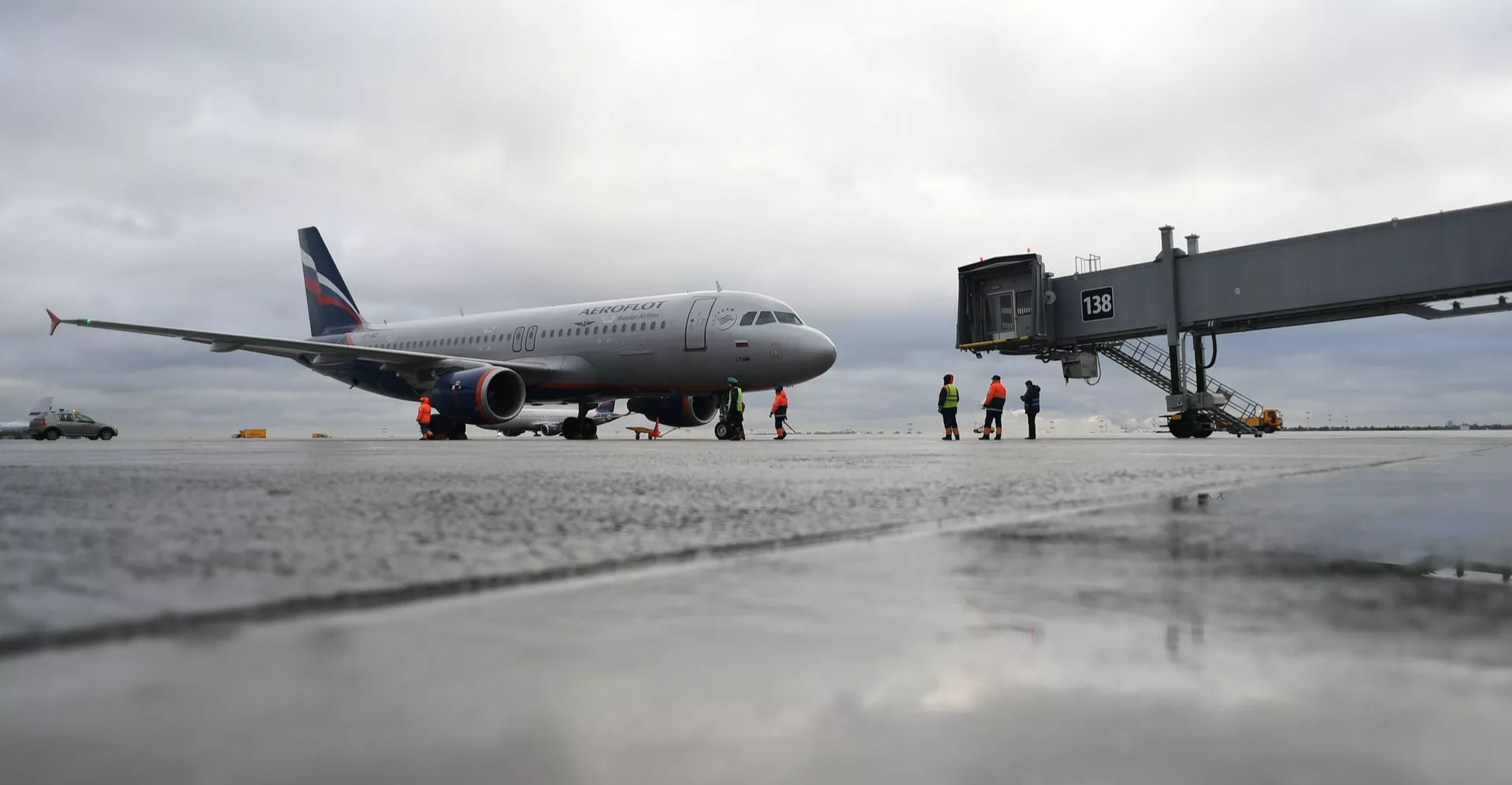 Iran allows partial resumption of flights