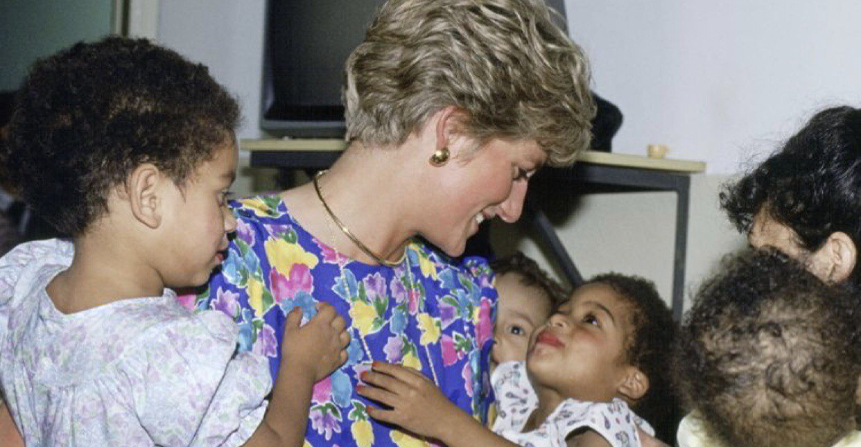 بسعر خيالي.. بيع فستان للأميرة ديانا في مزاد علني