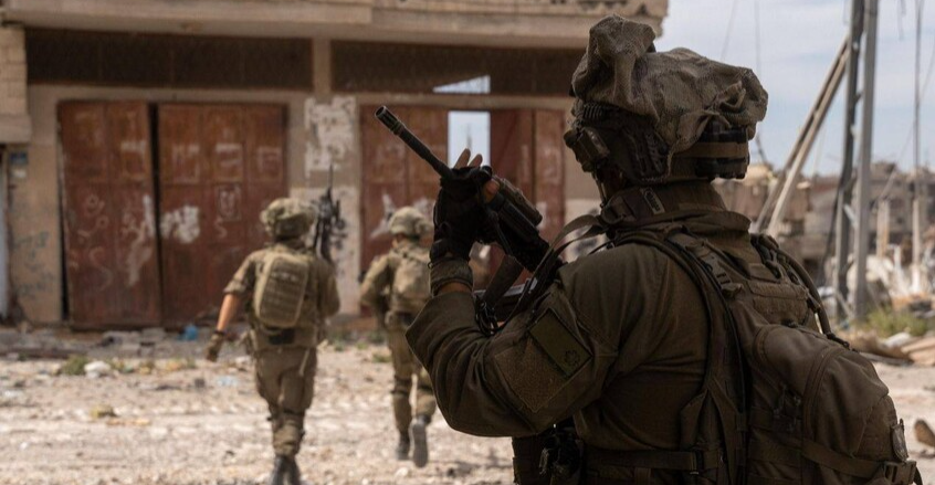 "هآرتس": قادة الجيش الإسرائيلي أمروا بإطلاق النار على طوابير تلقي المساعدات في غزة