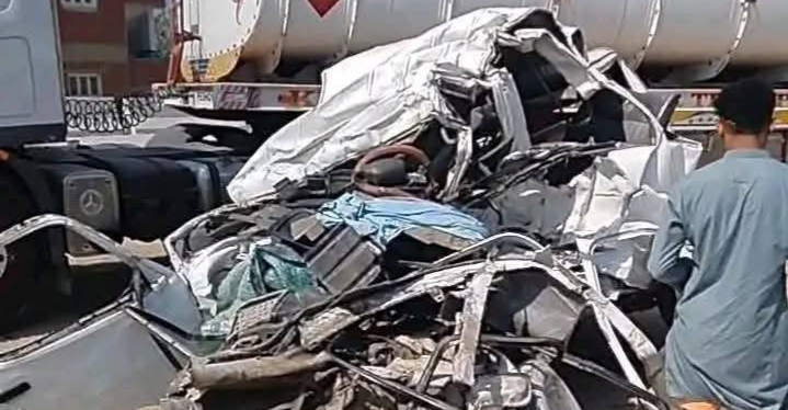 مصر.. مصرع 18 فتاة وسائق حافلة بحادث سير مأساوي