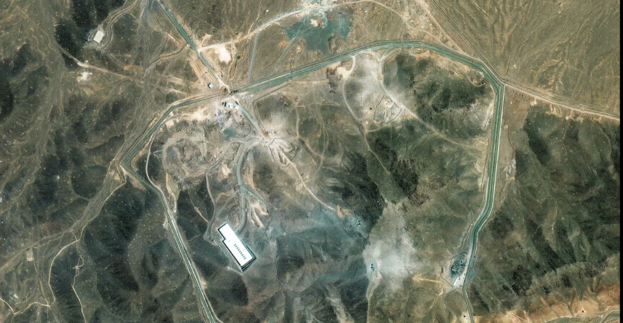 صور فضائية ترصد نشاطاً جديداً في منشأة فوردو النووية بإيران