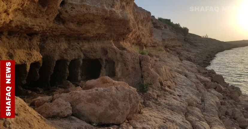 "مملكة تلبس".. موتى جالسون في الأنبار (صور)