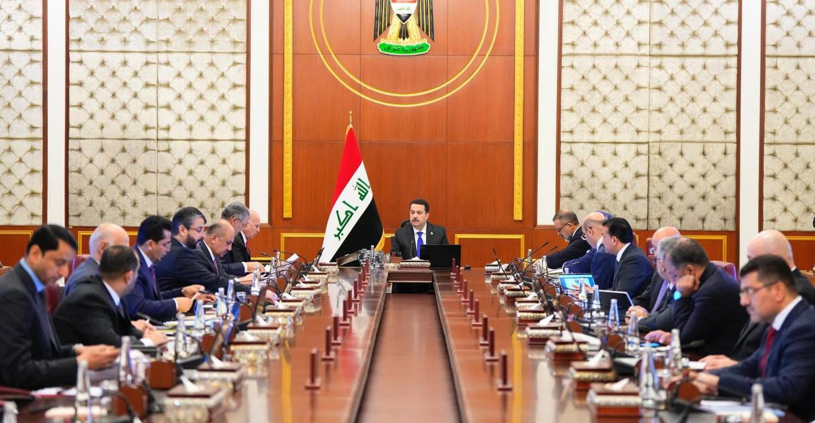 مجلس الوزراء يوجه بمعالجة تذبذب الكهرباء ويخصص 18 مليار دينار لمياه الجنوب