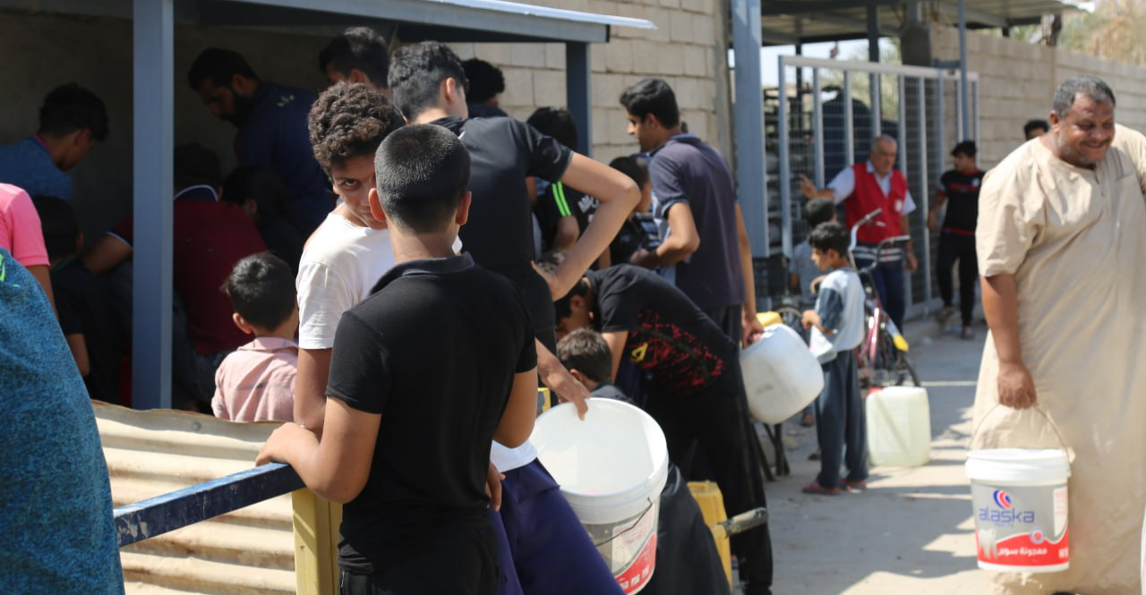 الهلال الأحمر تسجل تزاحماً على 16 محطة لتحلية المياه لها في البصرة