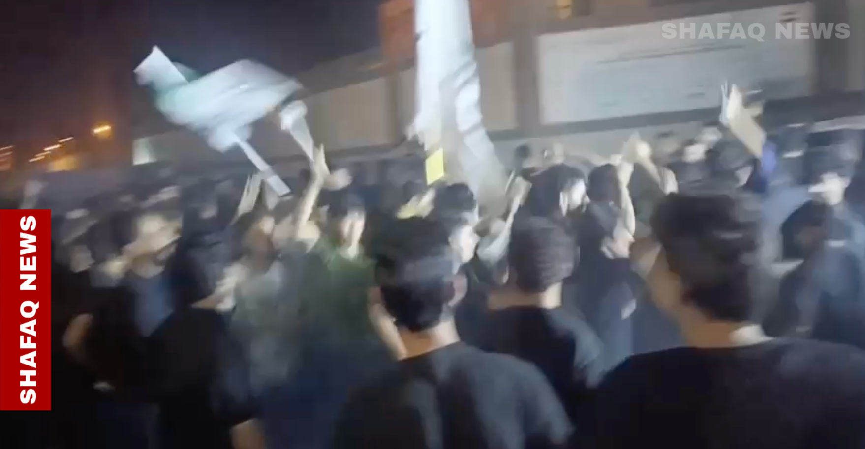 عاشوراء العطش.. مواكب في البصرة تترك المجالس وتحتج (فيديو)