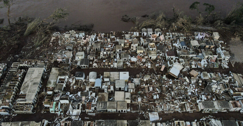 Texas floods kill 27 as rescues continue