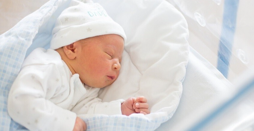 امرأة ميتة دماغياً تلد طفلاً وتثير الجدل حول قانون الإجهاض