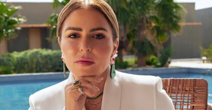 إعلامية مصرية تثير الجدل بـ"سرقة لوحة فنية"