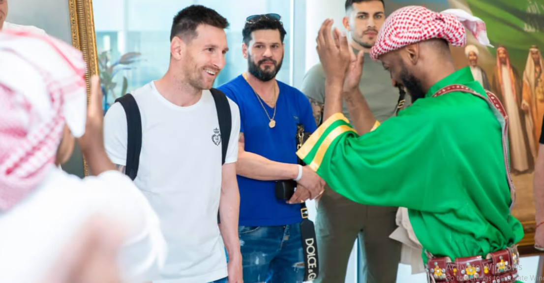 زلزال كروي جديد.. الأهلي السعودي يفاوض ميسي