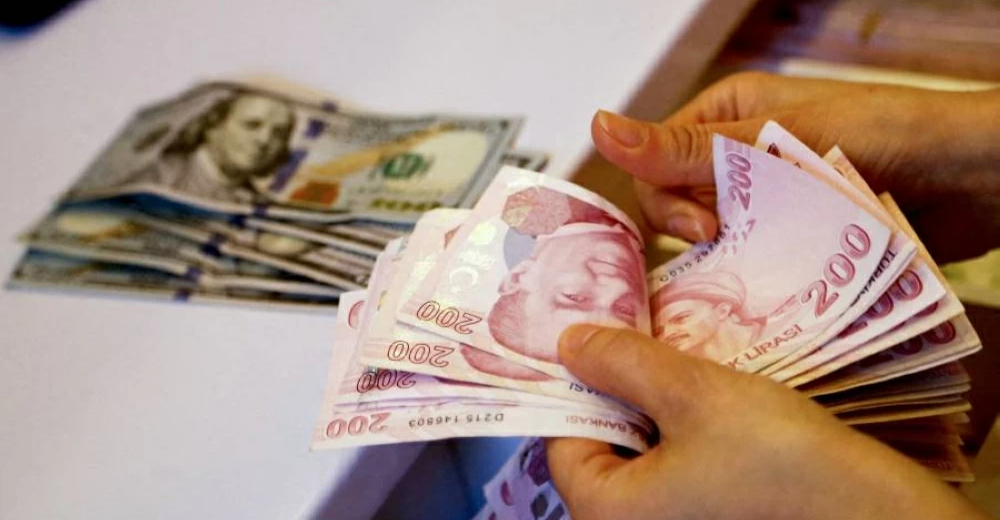 Turkish lira freefalls as crackdown on opposition intensifies