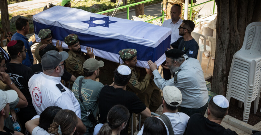 الجيش الإسرائيلي "يشكو" من تكلفة الحرب ويلمح لصفقة تبادل أسرى