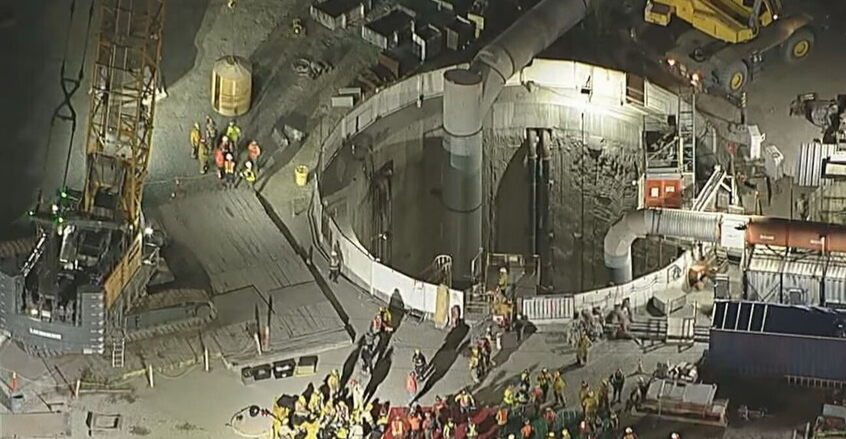 أمريكا.. انهيار نفق وفرق الإنقاذ تحاول إنقاذ 15 محاصرين تحت الأنقاض