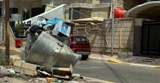 تأخر الرواتب يهدد الخدمات البلدية في الأنبار.. نفايات تتراكم وعمال بلا أجور