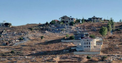 اسرائيل تقصف سيارة وتفجر منزلا جنوب لبنان