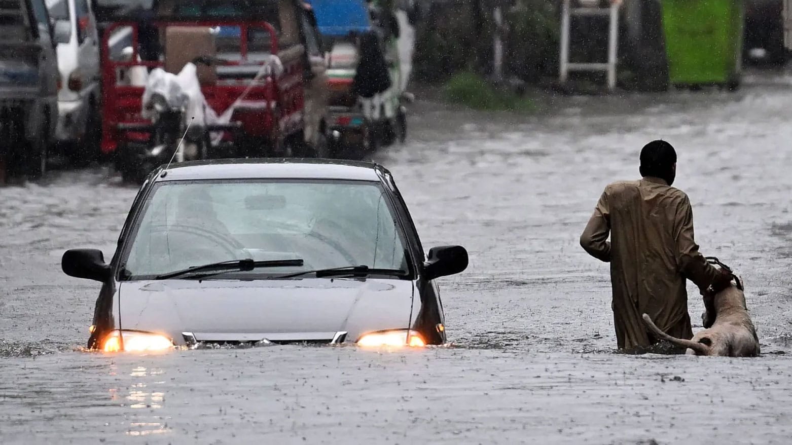 لە پاکستان واران و لافاو گیان زیاتر لە 50 کەس سینێد