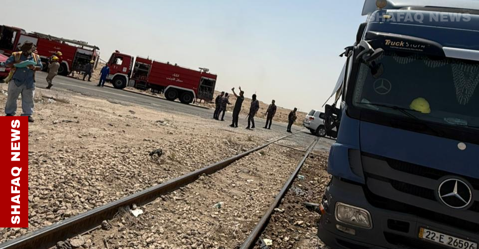 قطار يدهس صهريج ماء في البصرة.. صور