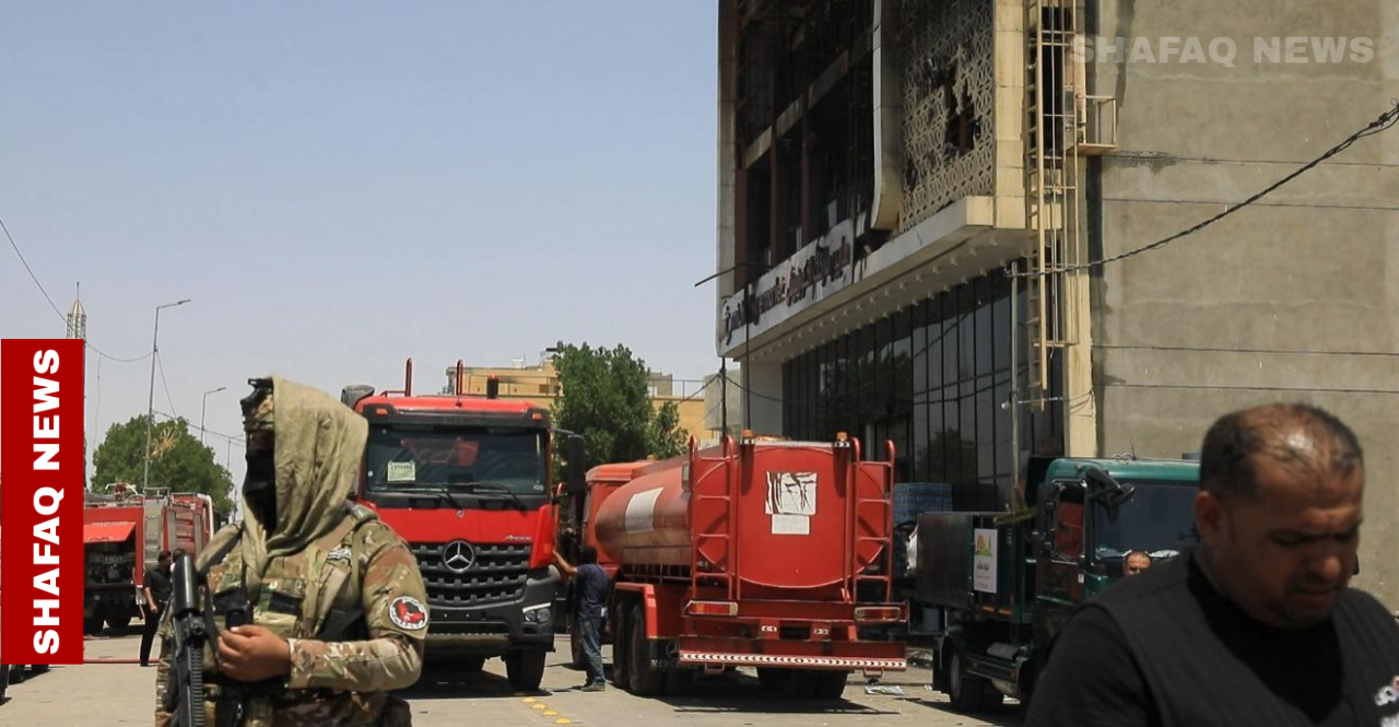 اندلاع حريق داخل بناية تجارية في واسط .. فيديو