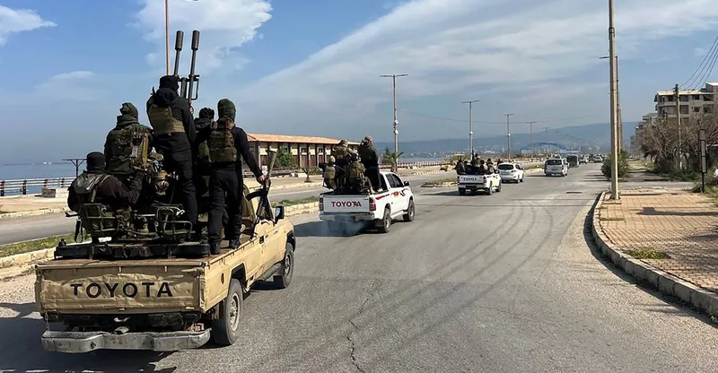 لجنة التقصي تعلن نتائج تحقيقها بأحداث الساحل السوري: "فلول الأسد" أشعلوا الأوضاع