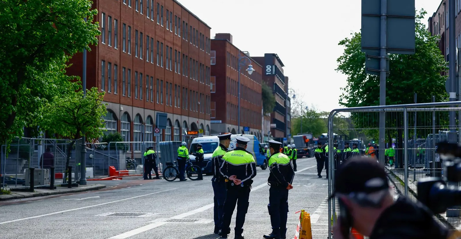 مقتل 3 من أسرة واحدة.. مأساة في قرية أوروبية هادئة