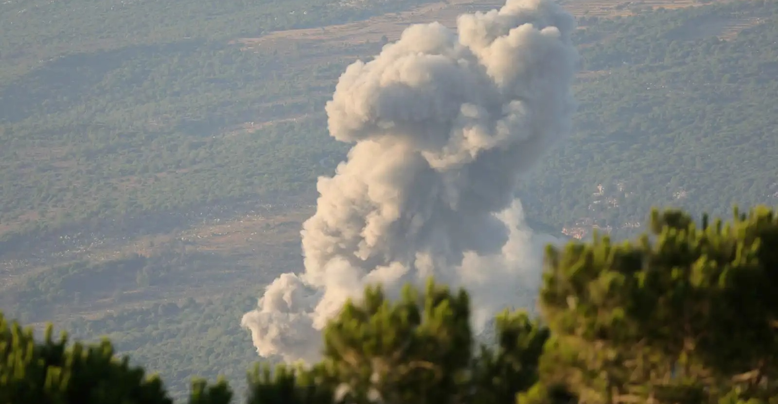 قيادي في "حزب الله".. إسرائيل تعلن تفاصيل غارة جنوب لبنان