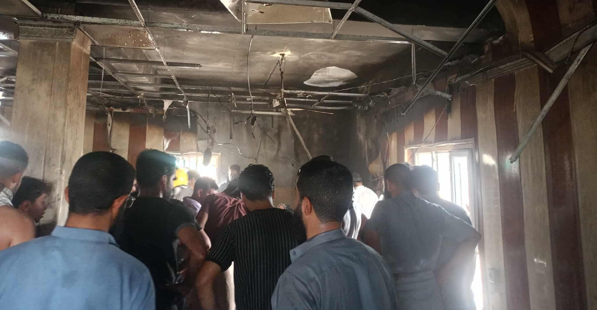 كركوك.. حريق يلتهم جامعاً بالكامل (صور)