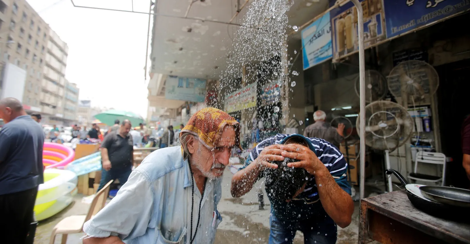 العراق يحترق تحت القبة الحرارية..  درجات الغليان تضرب 11 محافظة (جدول)