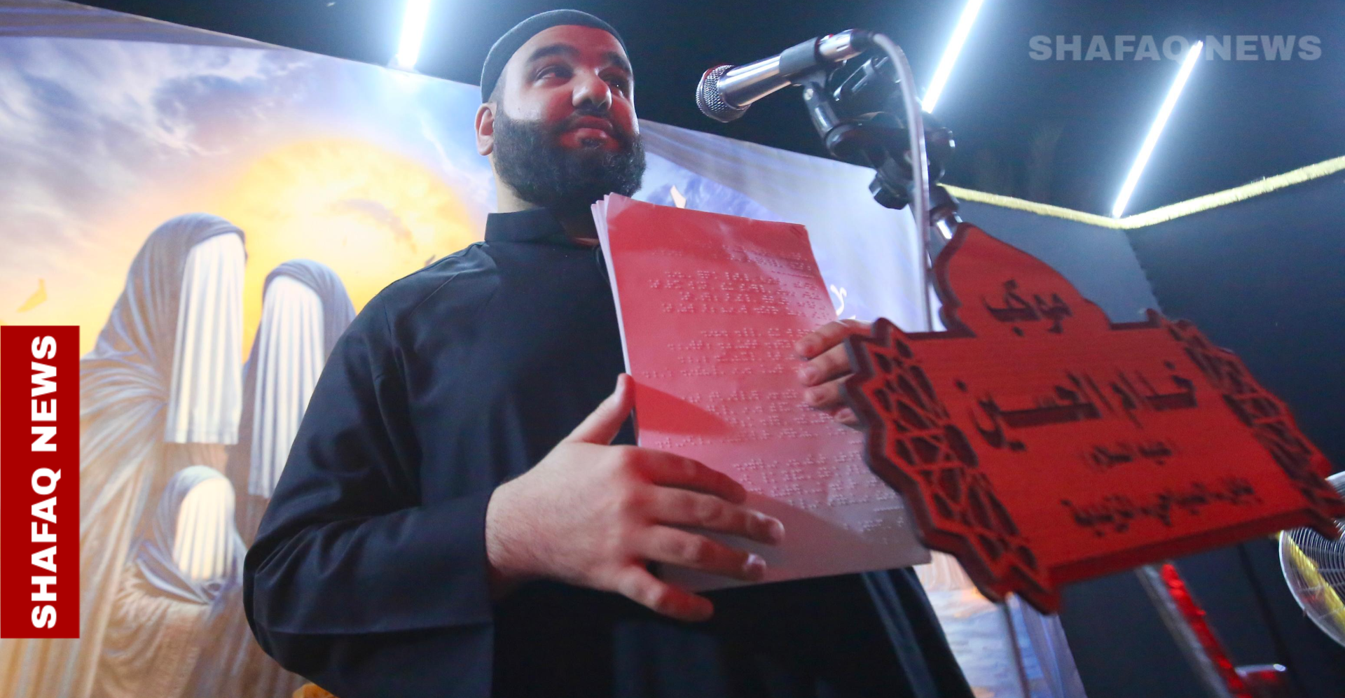 "رادود" حسيني ومدرس لغة عربية يحقق حلمه رغم فقدان البصر (صور)