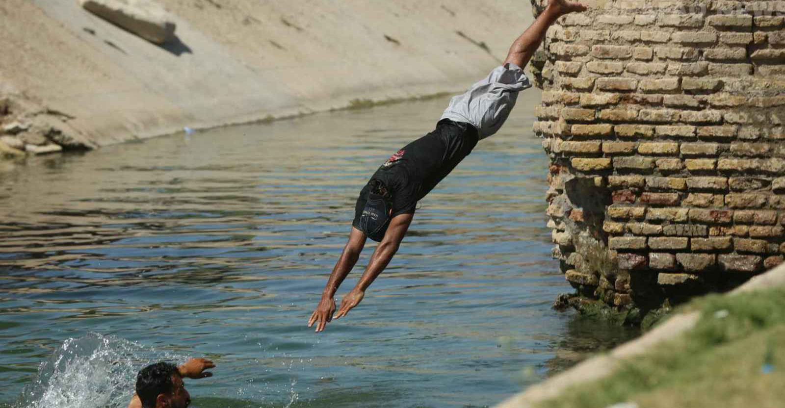 انتشال جثة شاب غرق في نهر ديالى