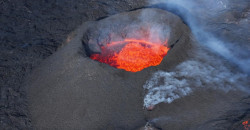 بعد الزلزال العنيف.. ثوران أحد أكبر البراكين النشطة شرق روسيا