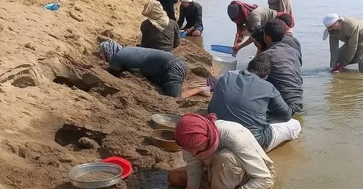 نبوءة الذهب.. نهر الفرات يكشف عن باطنه اللامع