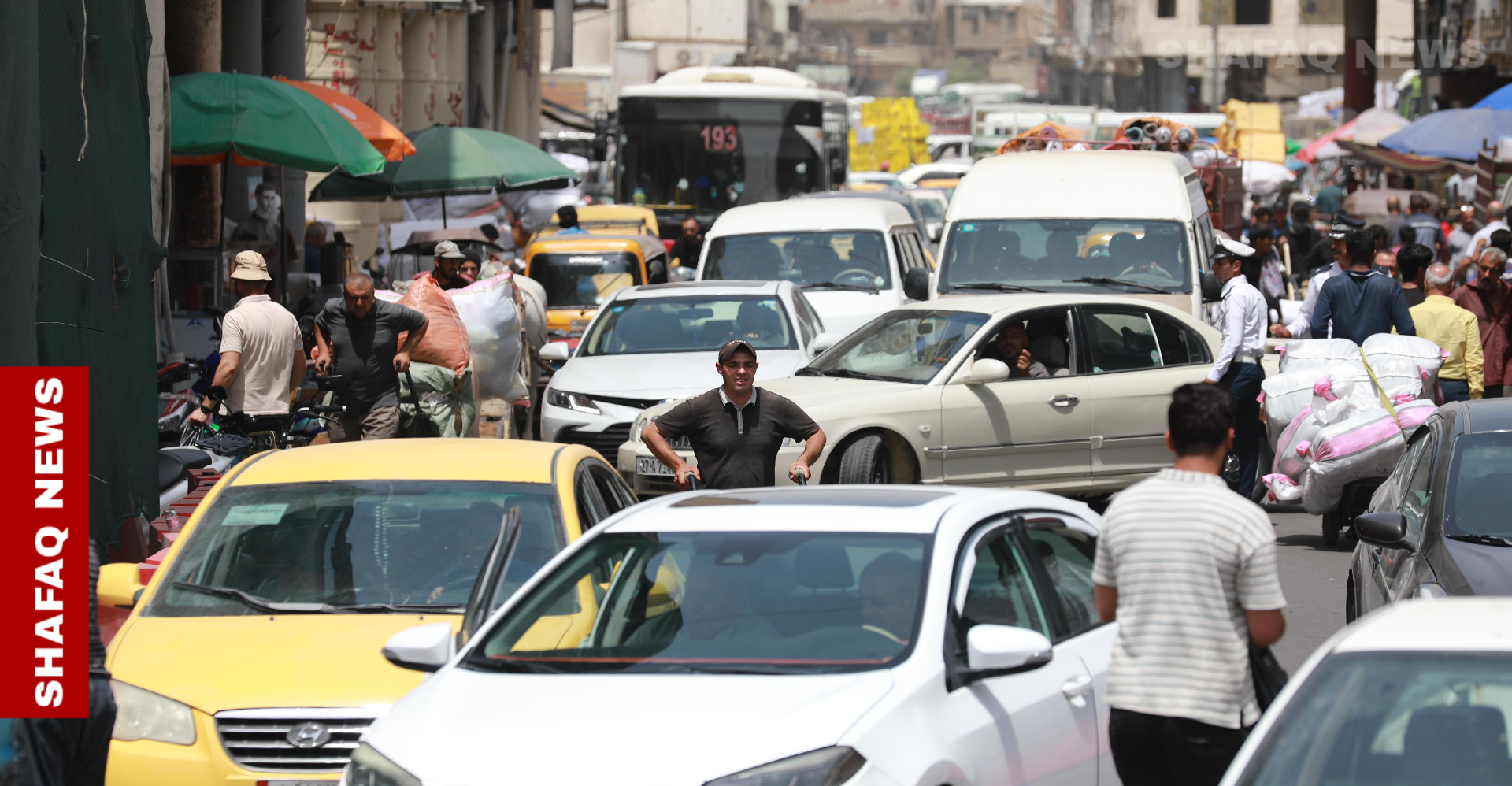 من "البصمة إلى الزحام".. موظفو بغداد أمام رحلة يومية شاقة (صور)