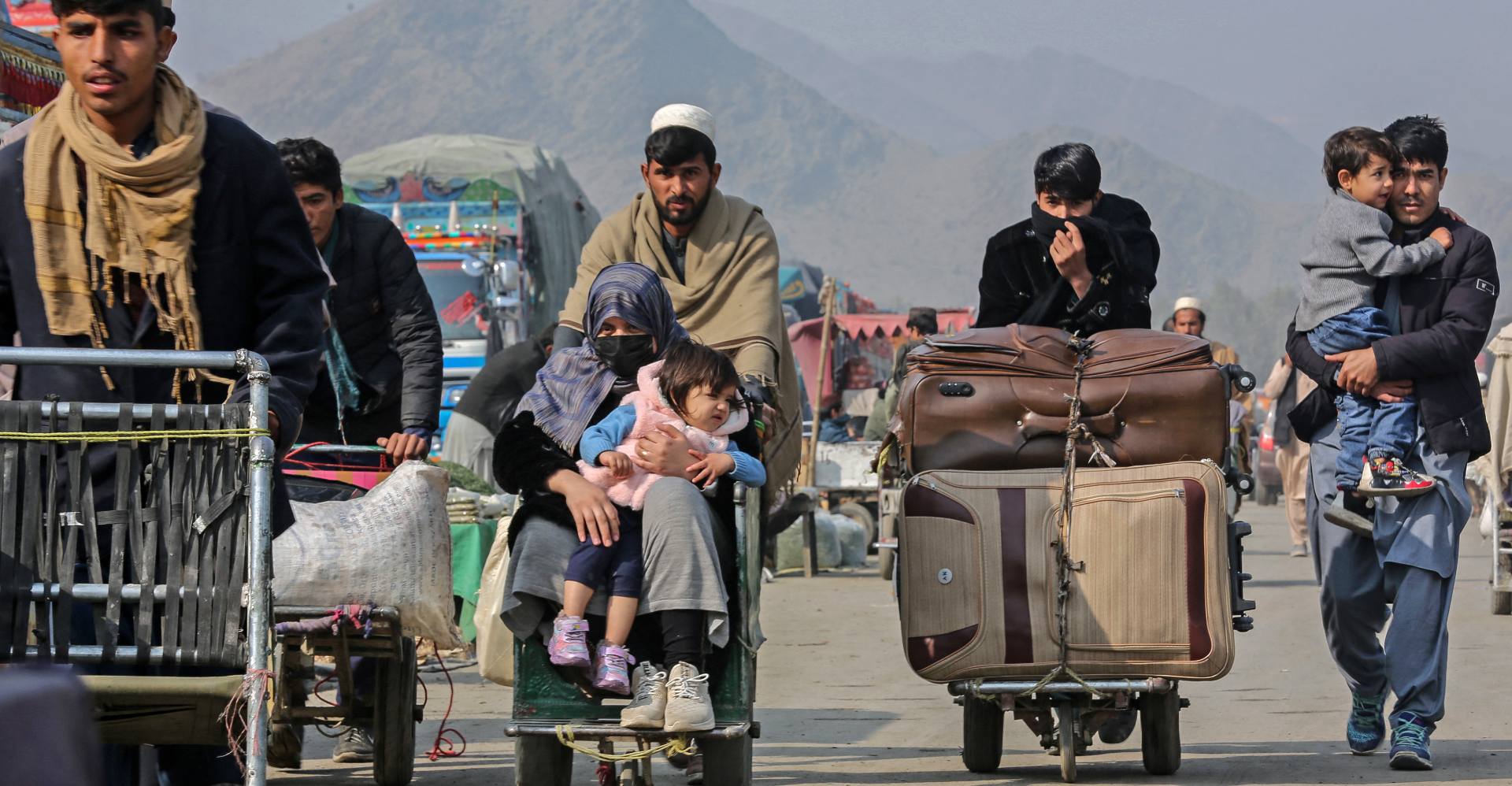 باكستان تستأنف ترحيل 1.4 مليون لاجئ أفغاني