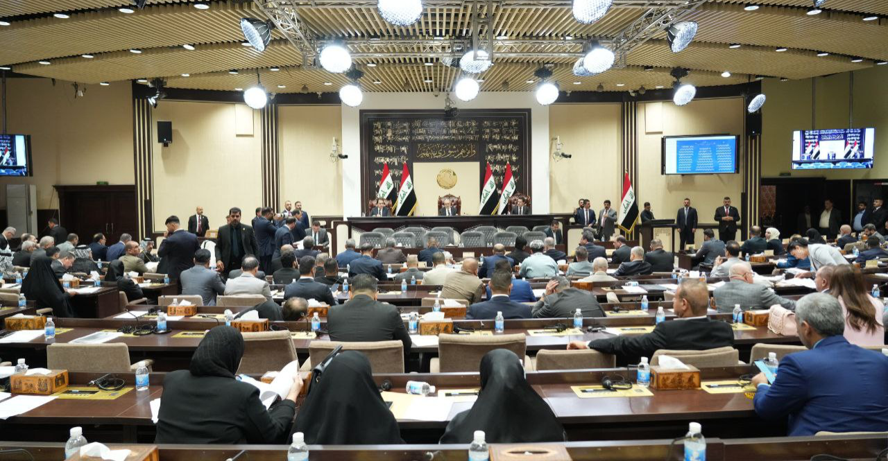 مشادة كلامية بين الرئيس ونائبيه ترفع جلسة البرلمان