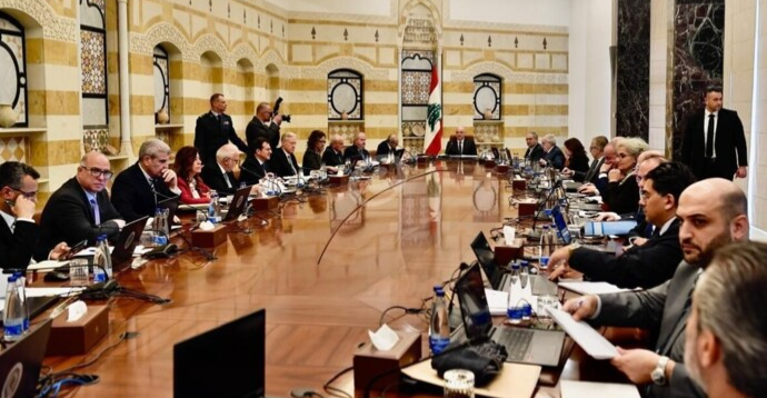 حزب الله يرفض تفكيك سلاحه ويتوعد بالرد "على اي هجوم اسرائيلي"