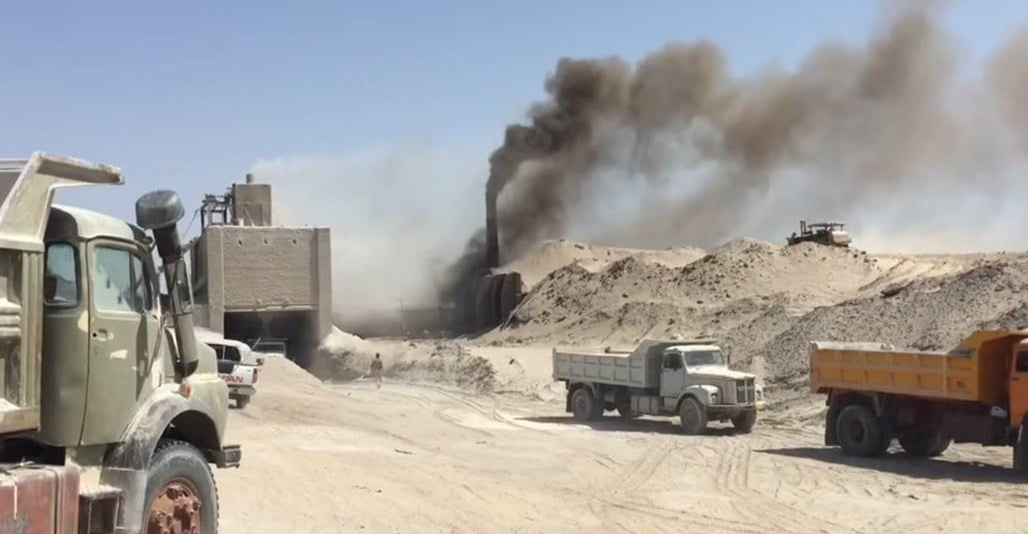 آثارها تراكمية.. معامل "الجص" تلوث الأنبار