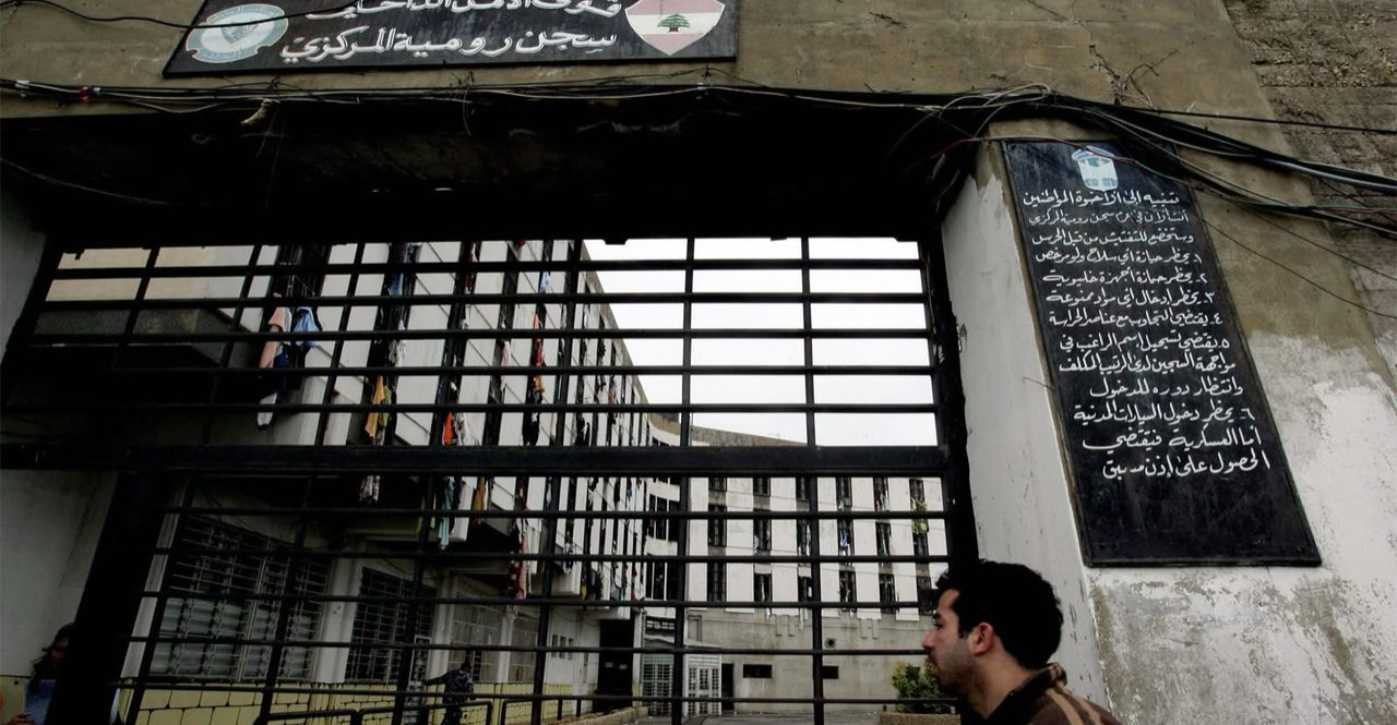 Syrian protesters demand detainees release from Lebanese prison