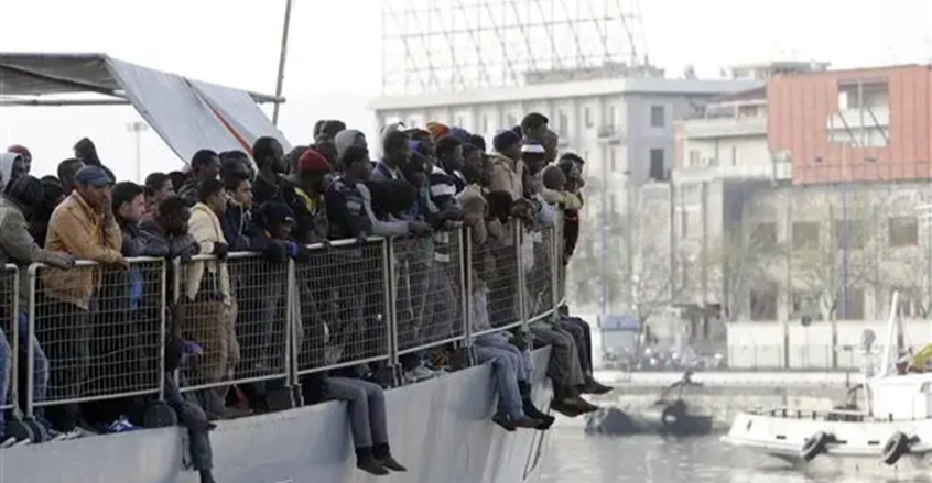 إيطاليا.. غرق 20 مهاجراً والبحث جارٍ عن مفقودين