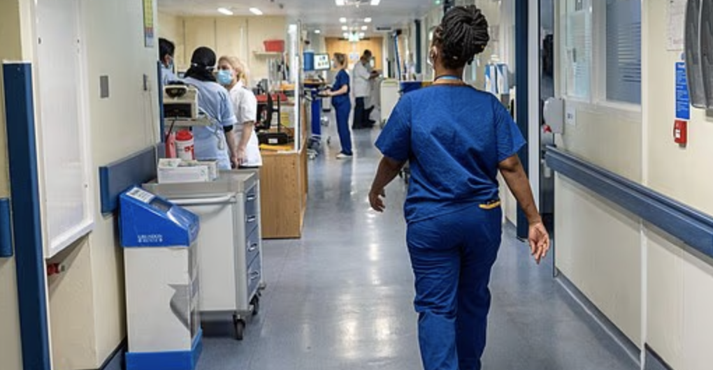 إنكلترا تسجل أكثر من 4000 اعتداء سنوياً على الكوادر الطبية