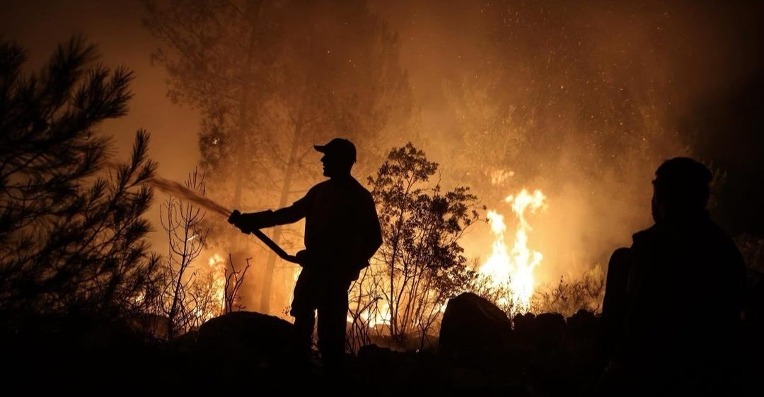 سوريا.. إصابات وحالات اختناق بحرائق واسعة في سهل الغاب