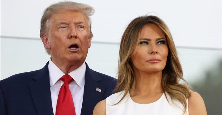 قمة الاسكا.. ترامب حمل رسالة من زوجته ميلانيا إلى بوتين