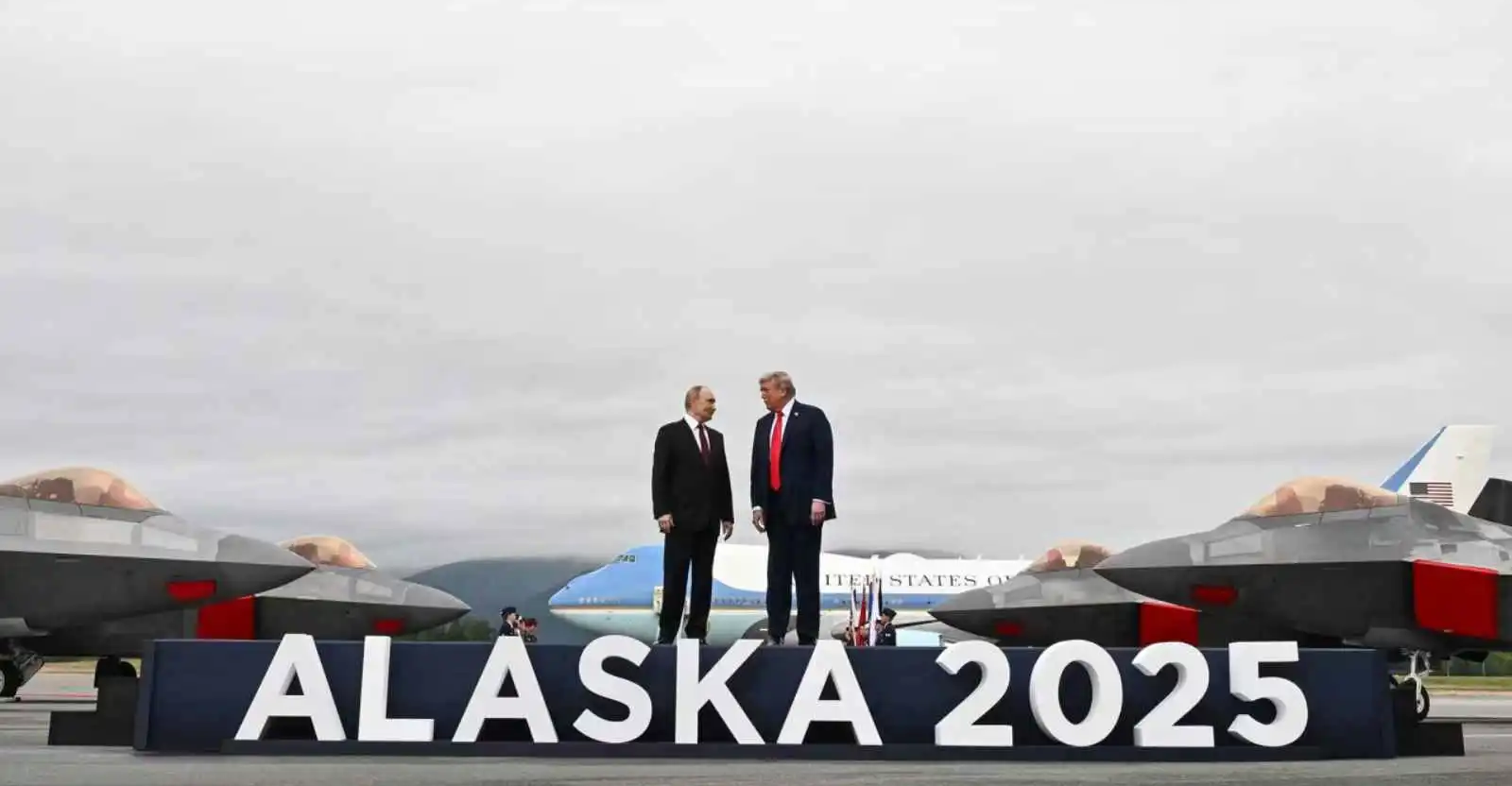 Trump calls Zelenskyy after summit as Russia-Ukraine strikes persist