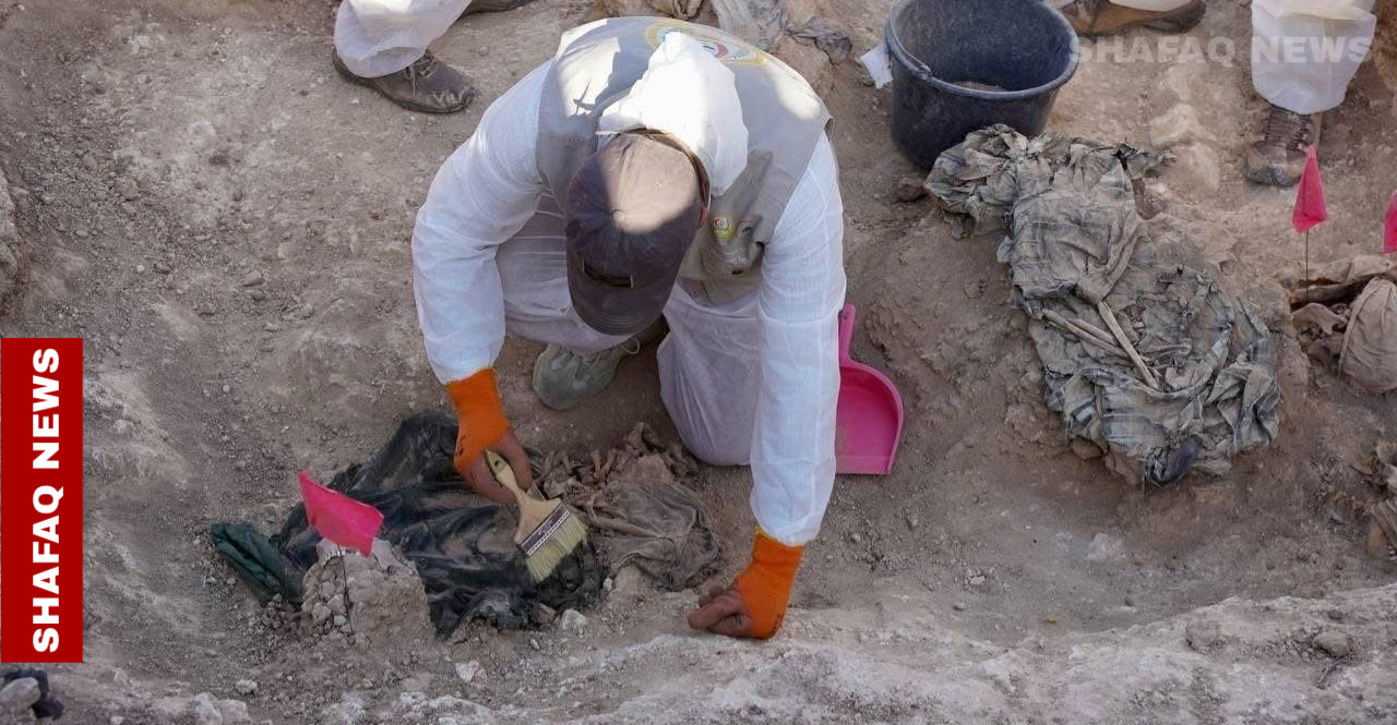 المباشرة بفتح مقبرة الخسفة في نينوى والعثور على رفات ضحايا قتلهم داعش (صور)
