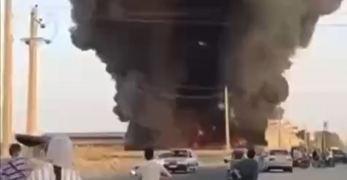 حريق كبير يغطي دخانه سماء طهران.. فيديو
