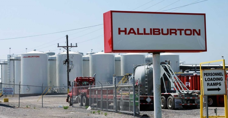 عمال "هاليبرتون" يتظاهرون بالبصرة احتجاجاً على إنهاء خدماتهم (فيديو)